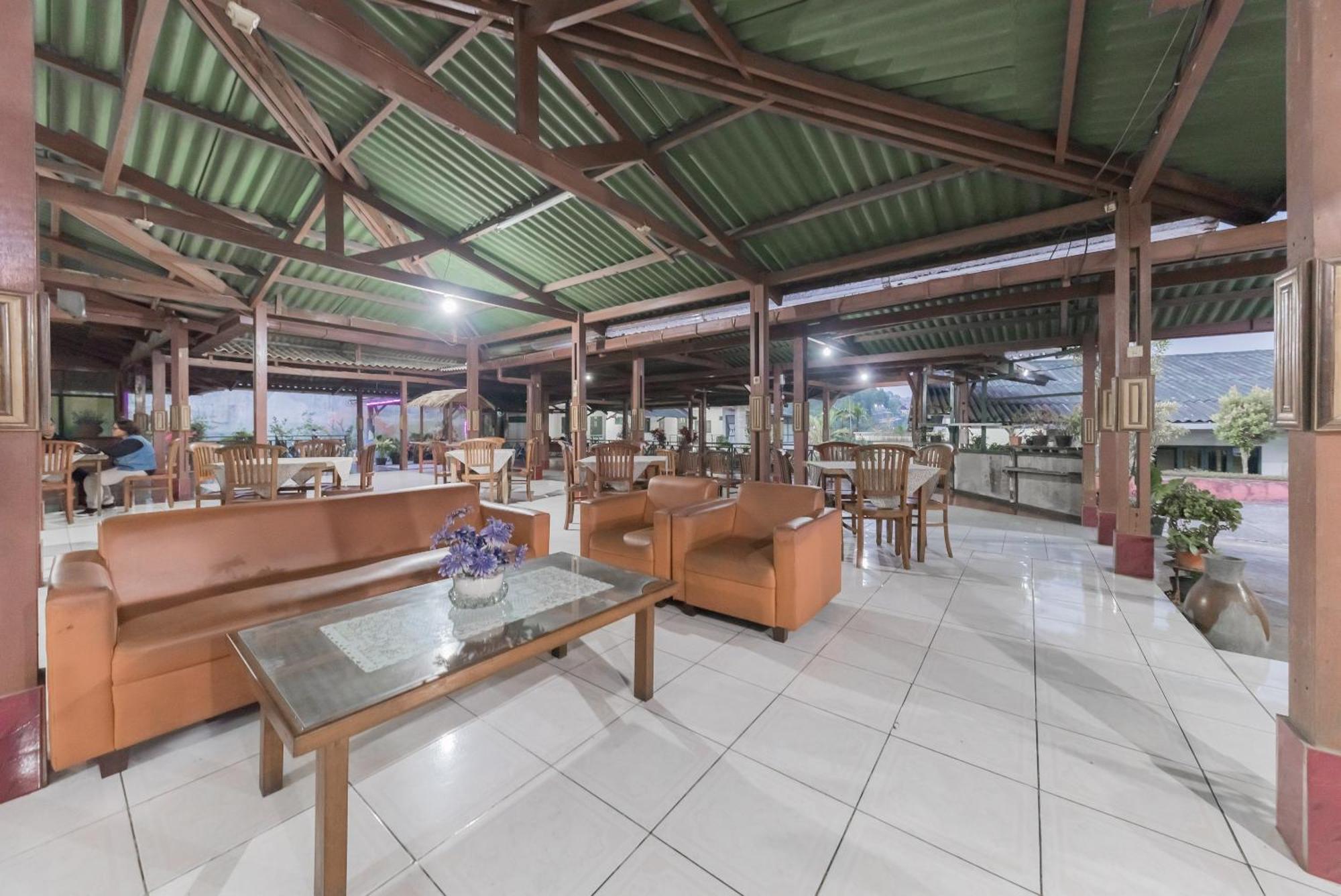 Reddoorz Plus At Hotel Griya Astoeti Bogor Exterior foto