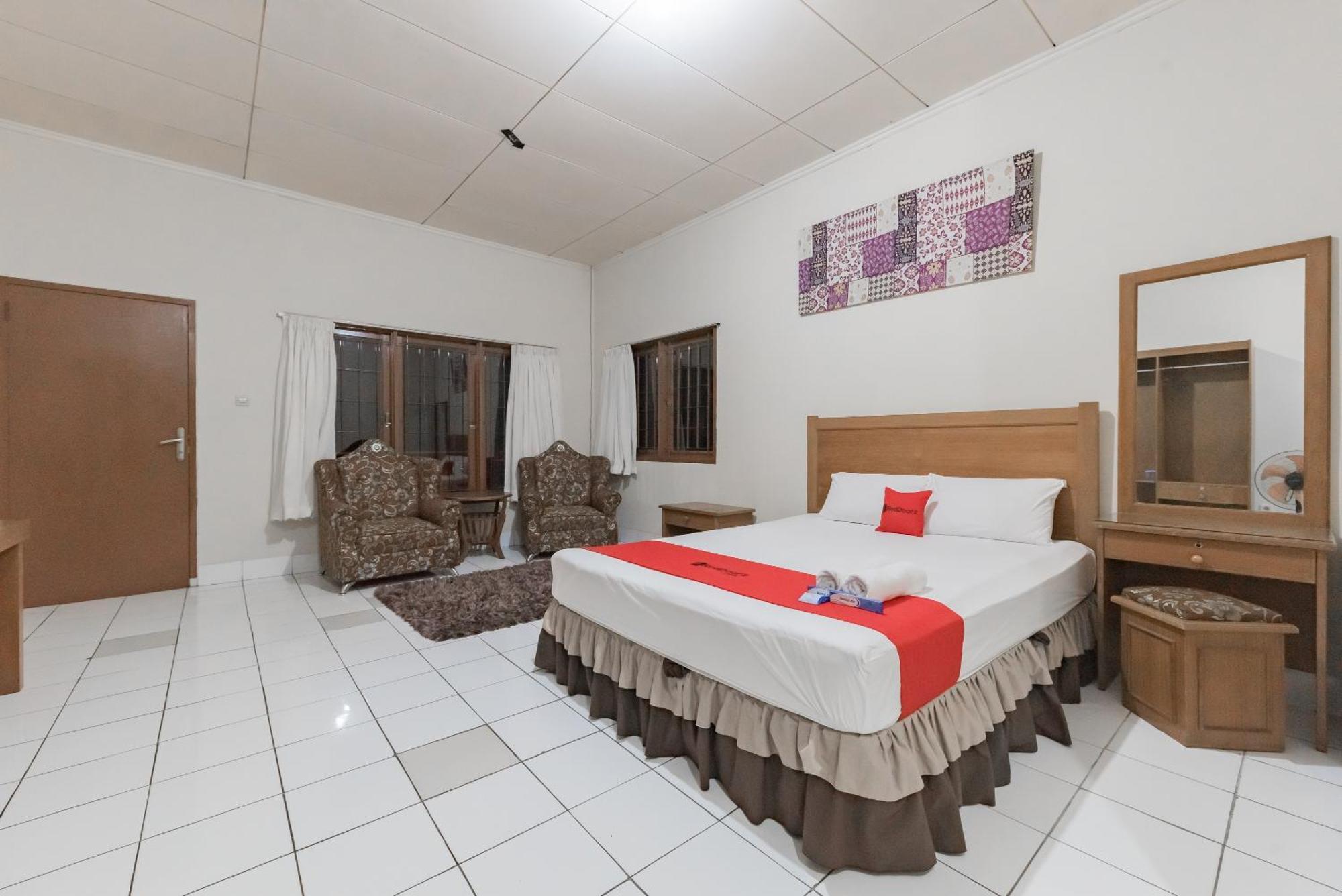 Reddoorz Plus At Hotel Griya Astoeti Bogor Exterior foto